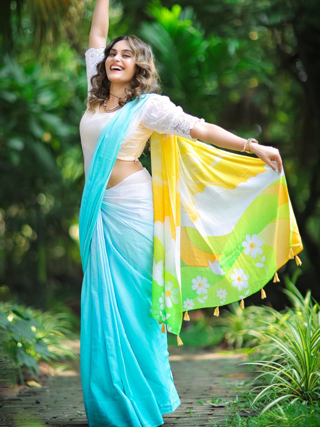 

TIEXA Ombre Pure Linen Saree, Blue