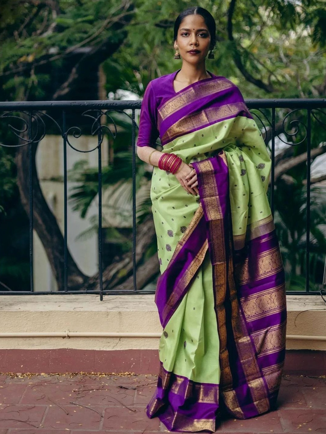 

TIEXA Woven Design Pure Silk Banarasi Saree, Fluorescent green