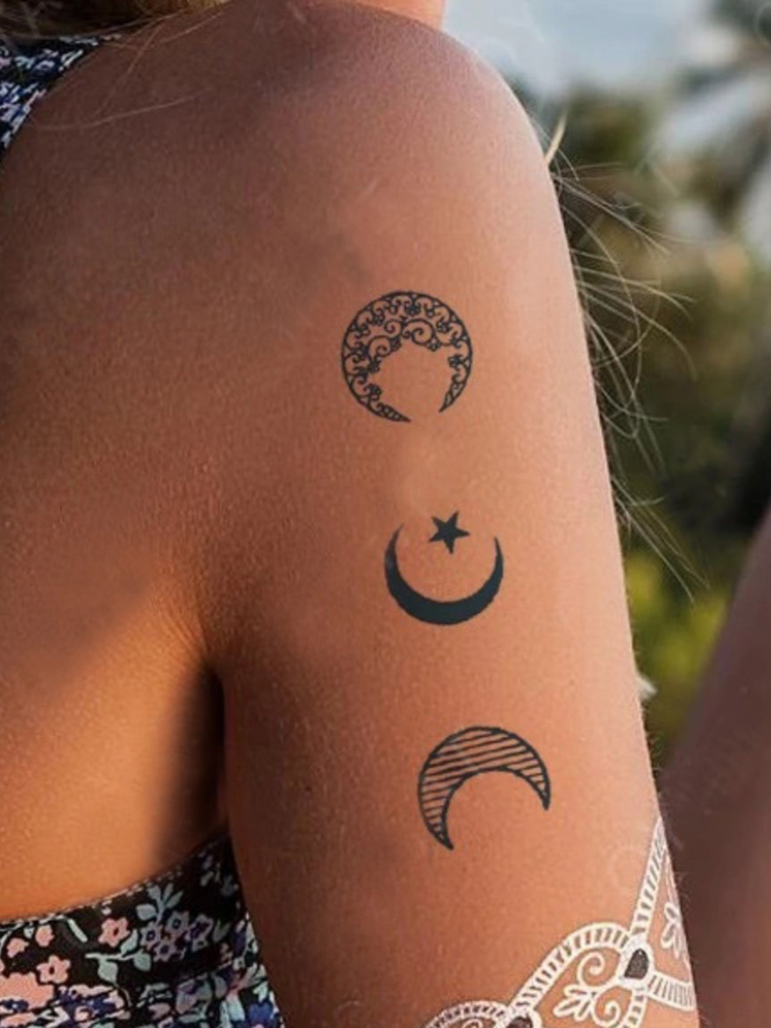 

LICK Plant Base Semi Temporary Crescent Matte Finish Body Tattoo - Navy Blue