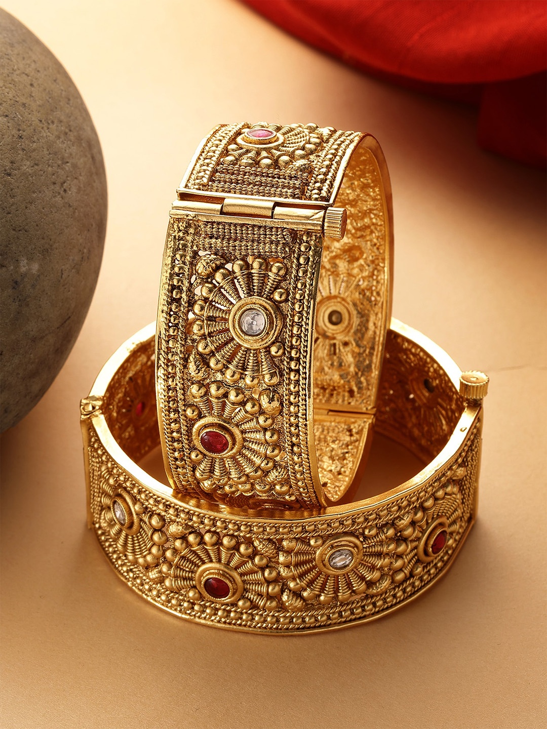 

KARATCART Set Of 2 Gold-Plated Kundan-Studded Bangles