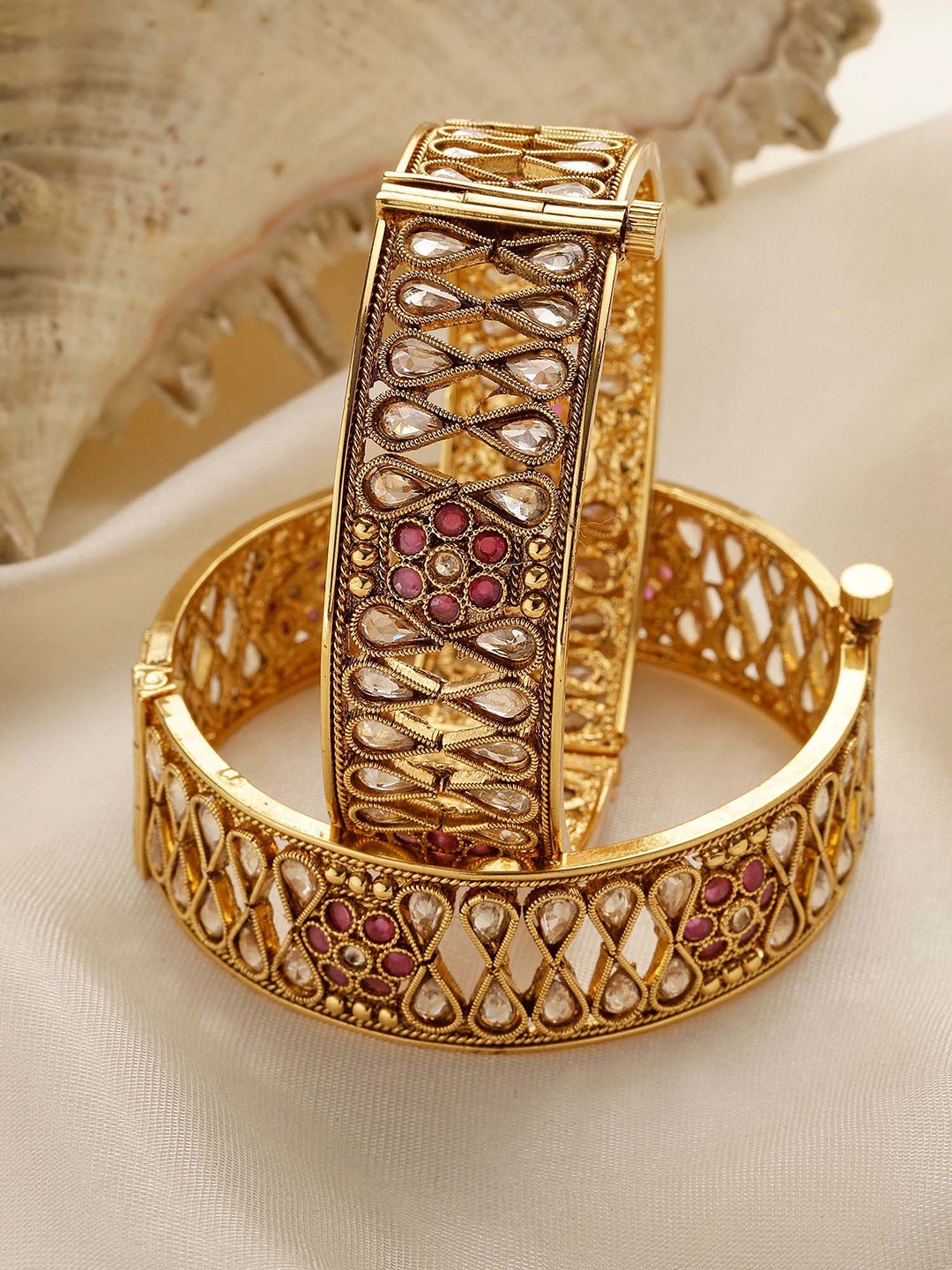 

KARATCART Set of 2 Gold Plated Kundan Studded Antique Bangles