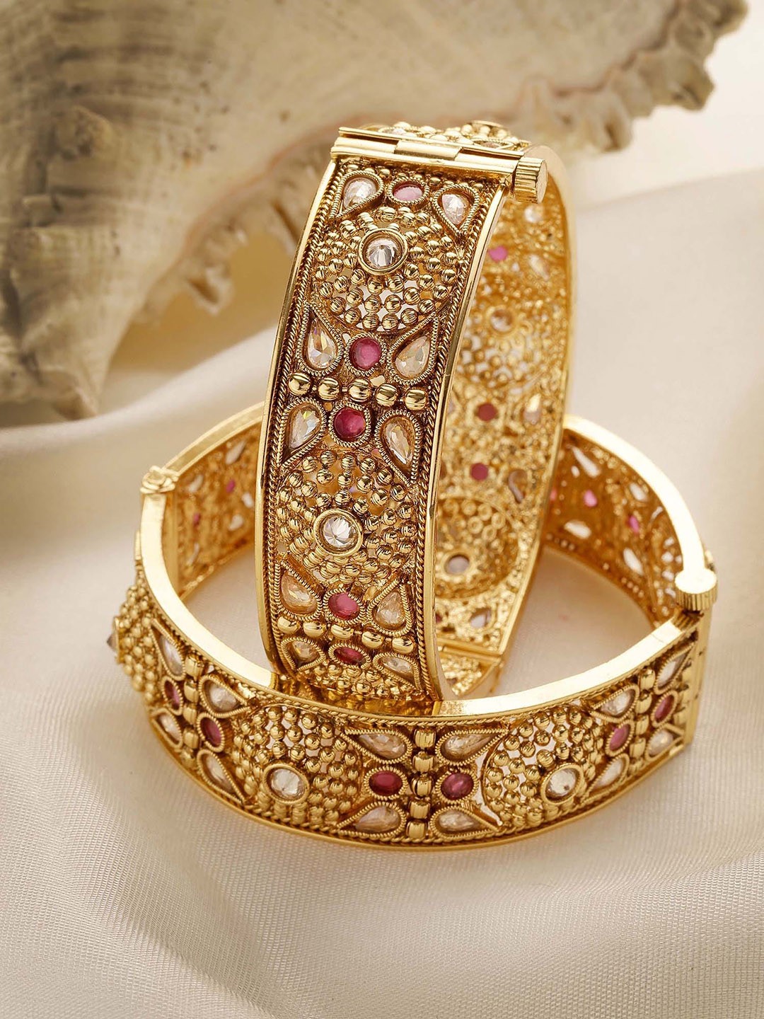 

KARATCART Set Of 2 Gold Plated Kundan Studded Bangles
