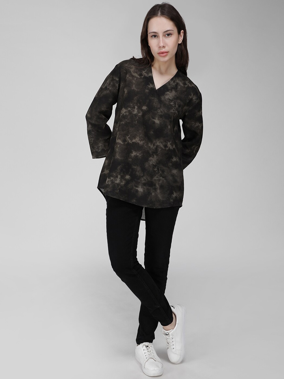 

IDK Abstract Print V-Neck Full Sleeves Longline Top, Black