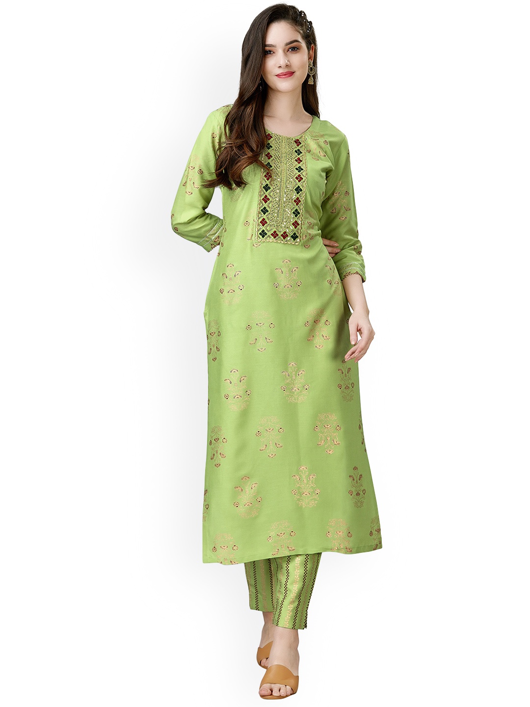 

WILNERCROWN Floral Embroidered Regular Sequinned Kurta with Trousers, Green