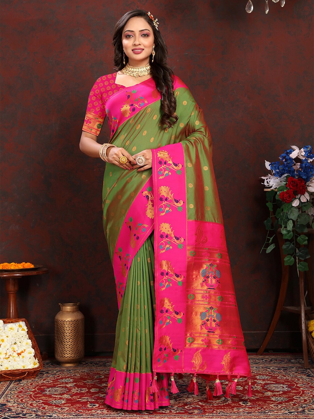

Lookslady Floral Woven Design Zari Art Silk Paithani Saree, Green
