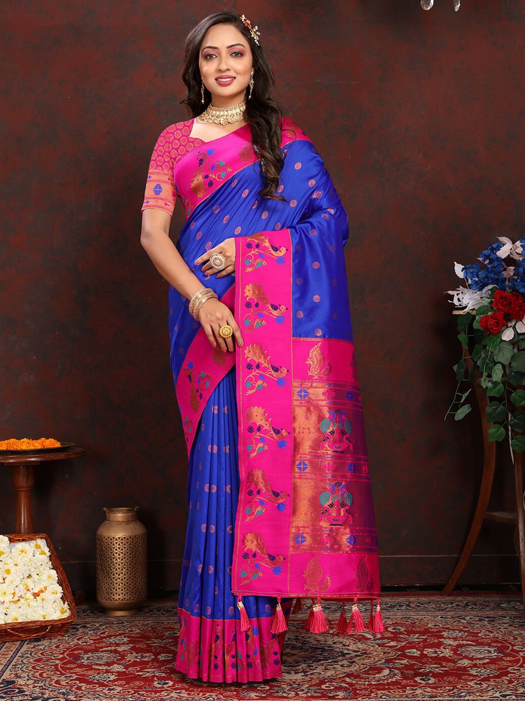 

Lookslady Floral Woven Design Zari Art Silk Paithani Saree, Blue