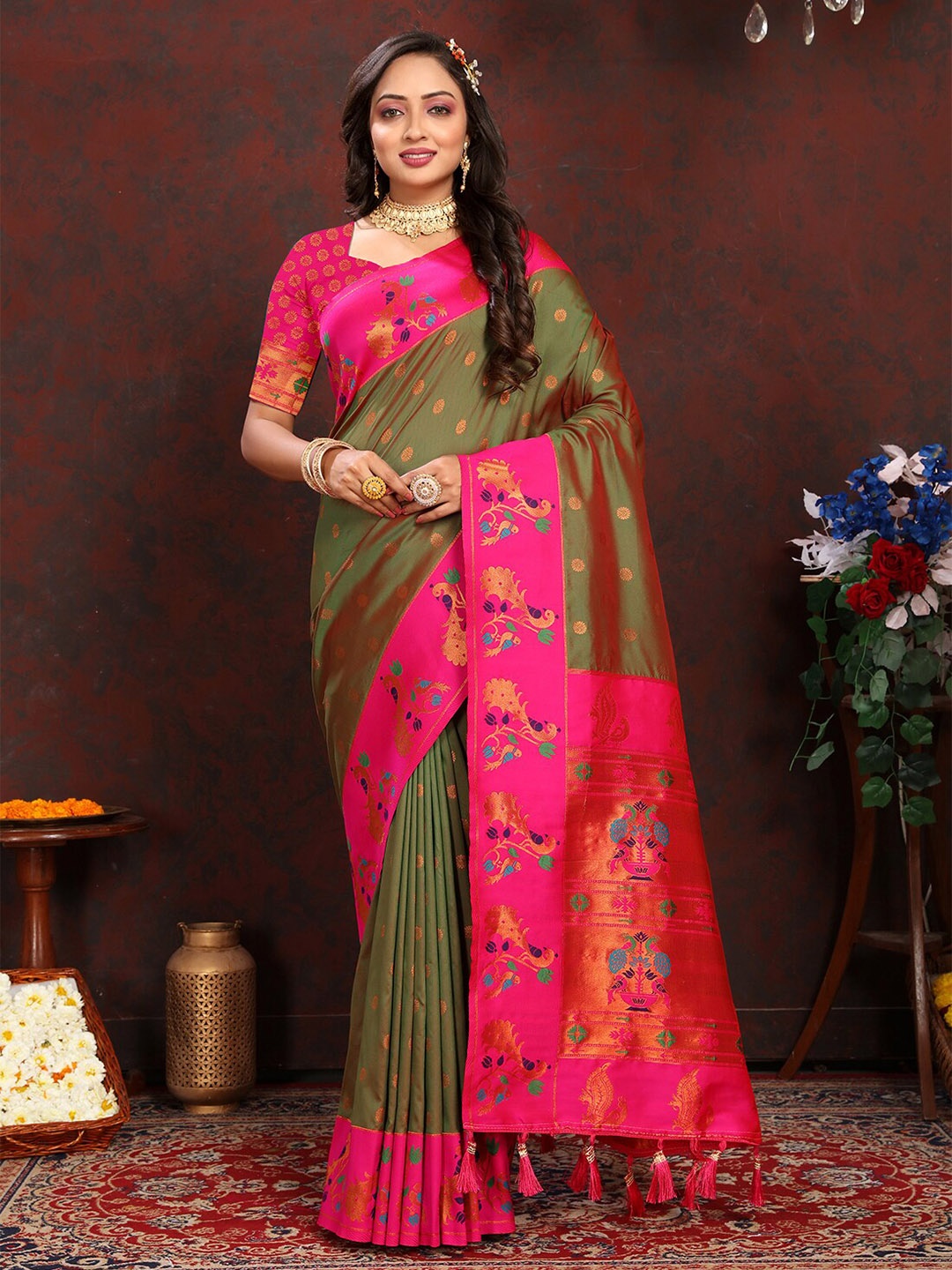 

Lookslady Ethnic Woven Design Zari Art Silk Paithani Saree, Green