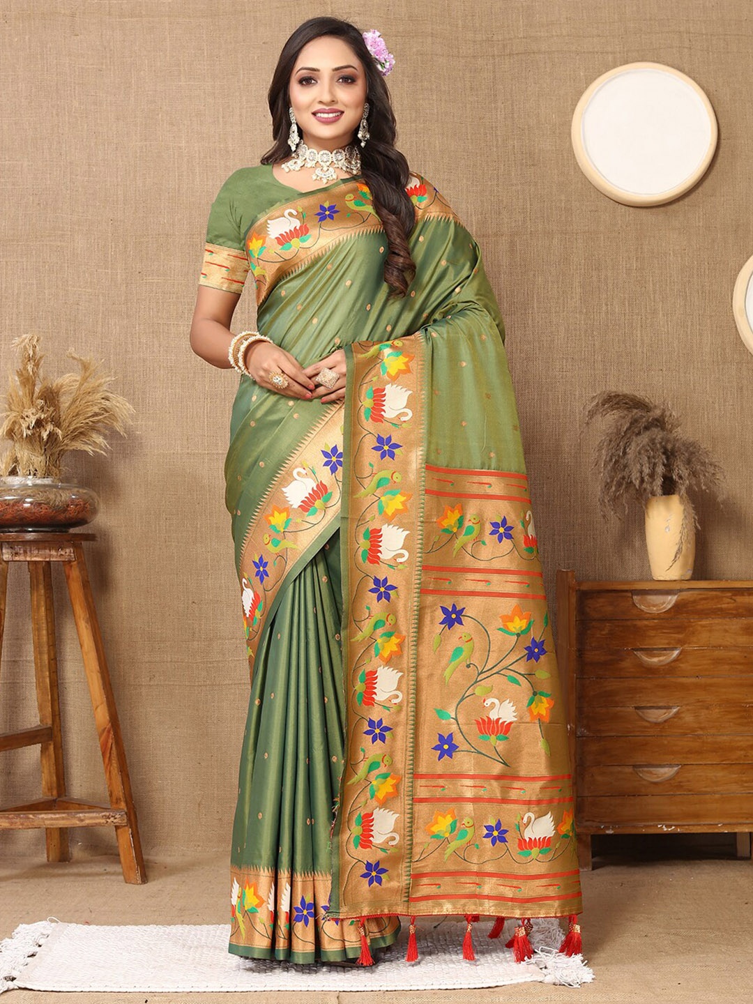 

Lookslady Floral Woven Design Zari Art Silk Paithani Saree, Green