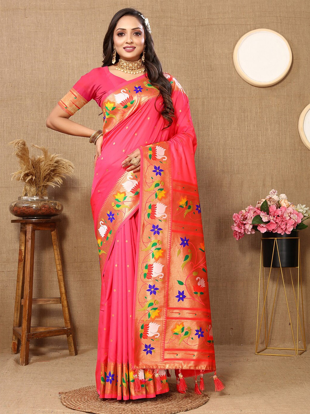 

Lookslady Floral Woven Design Zari Art Silk Paithani Saree, Peach