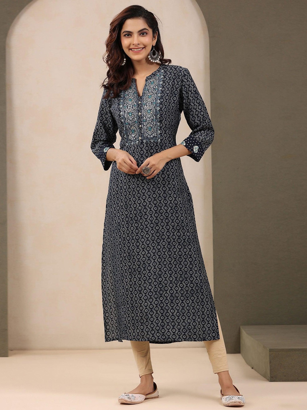 

Peachmode Geometric Printed Straight Kurta, Navy blue