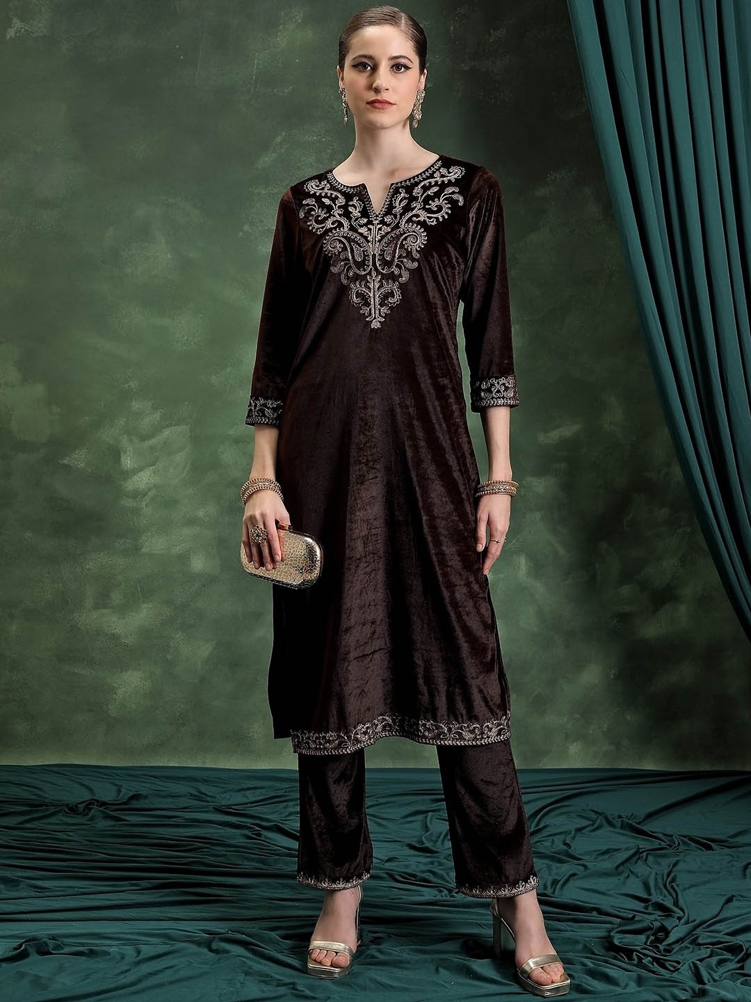 

Vishudh Coffee Brown Floral Yoke Design Notch Neck Thread Work Straight Kurta