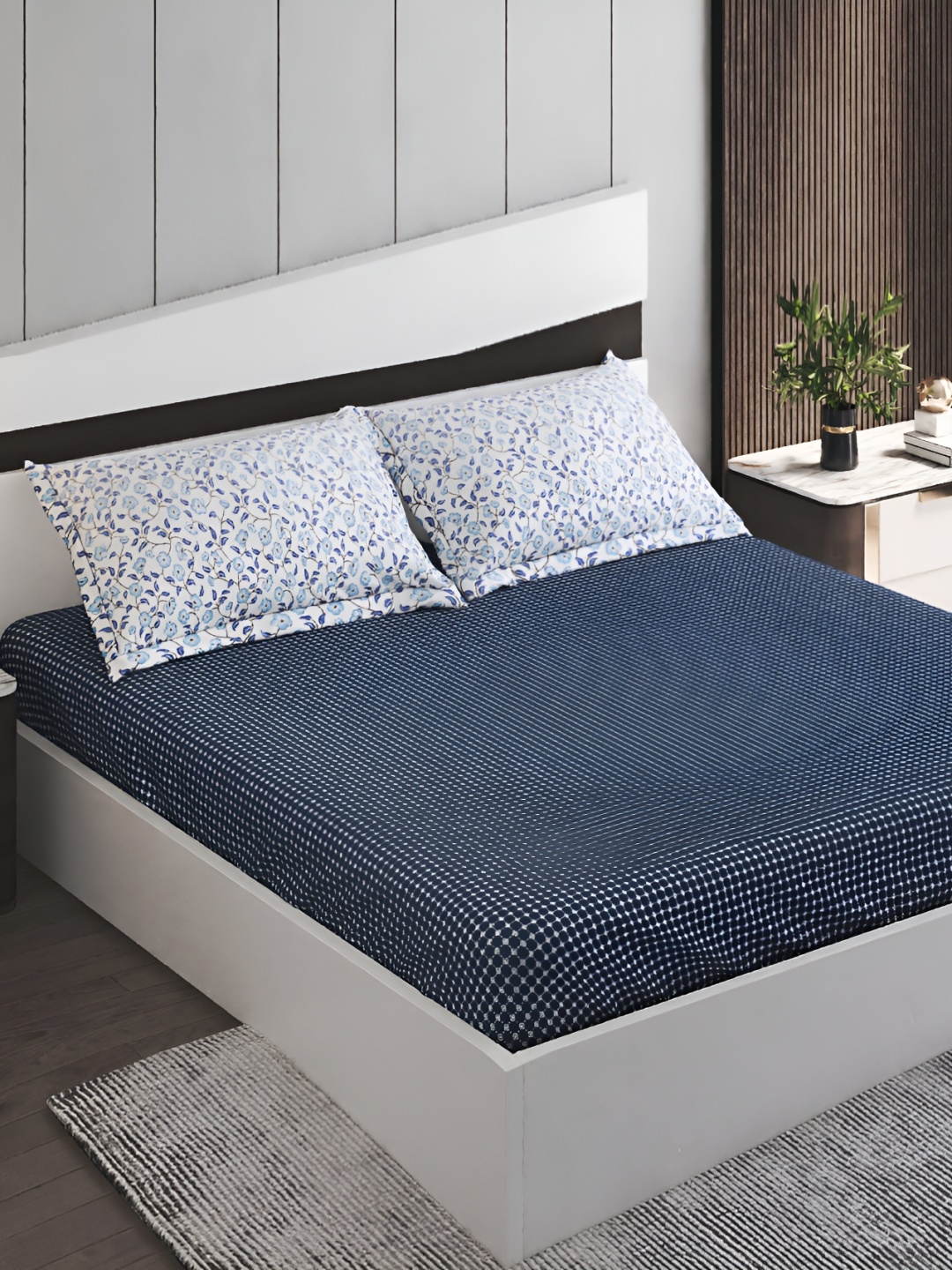 

Home Centre Blue & White Floral Cotton 250 TC King Bedsheet with 2 Pillow Covers