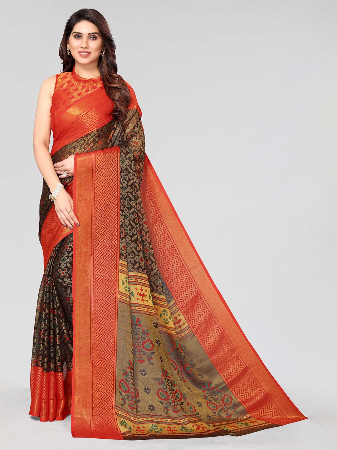 

HALFSAREE STUDIO Floral Printed Zari Saree, Black