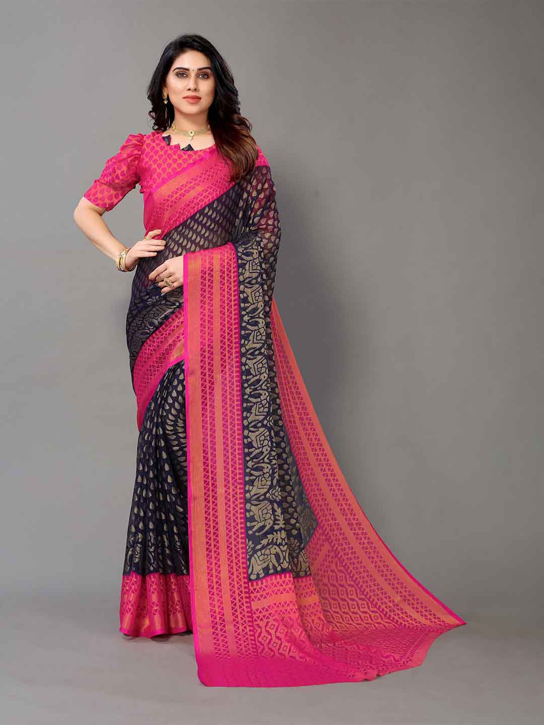 

HALFSAREE STUDIO Woven Design Printed Zari Saree, Navy blue