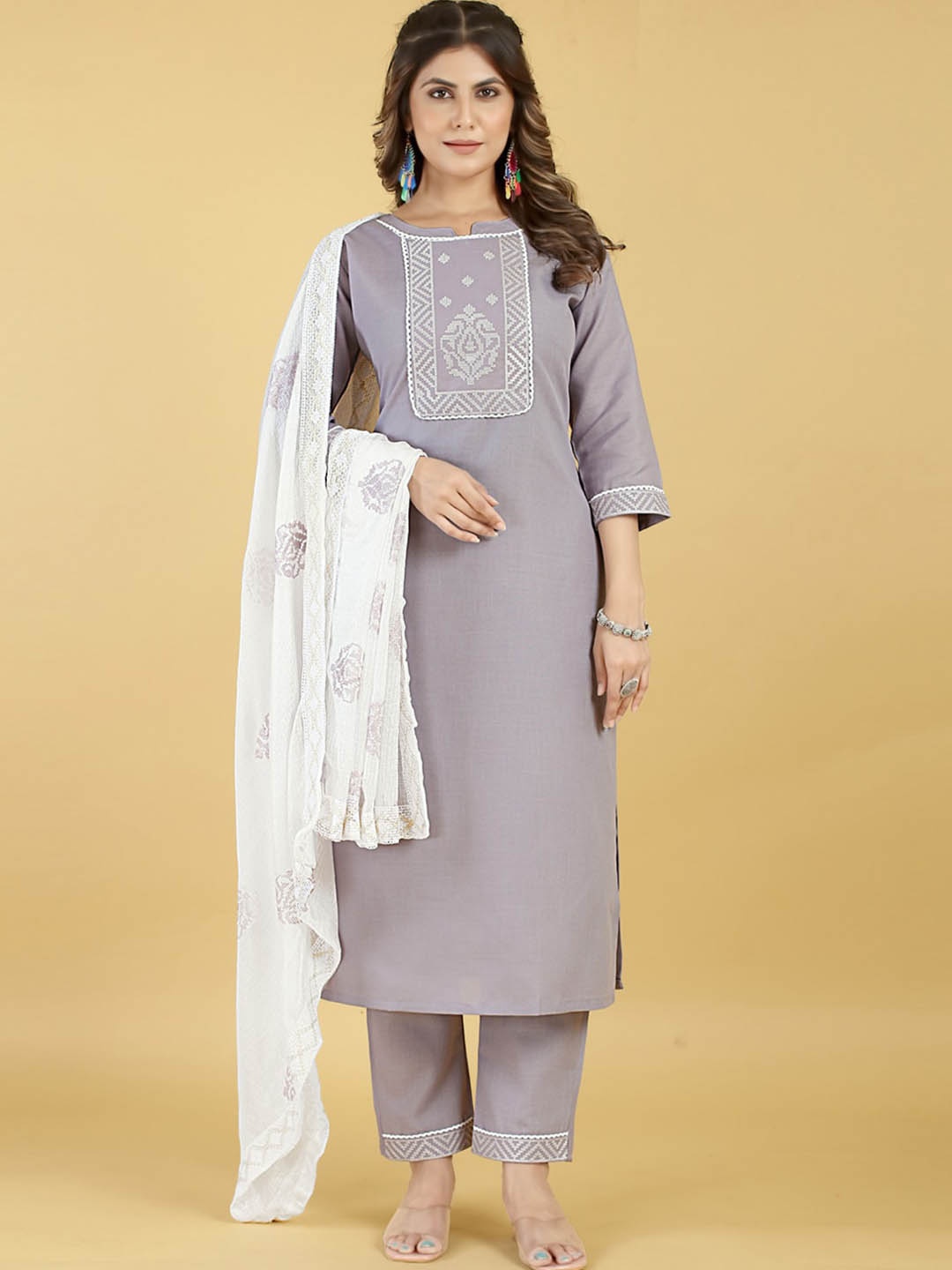 

MINGORA Round Neck Embroidered Regular Thread Work Kurta Set, Grey
