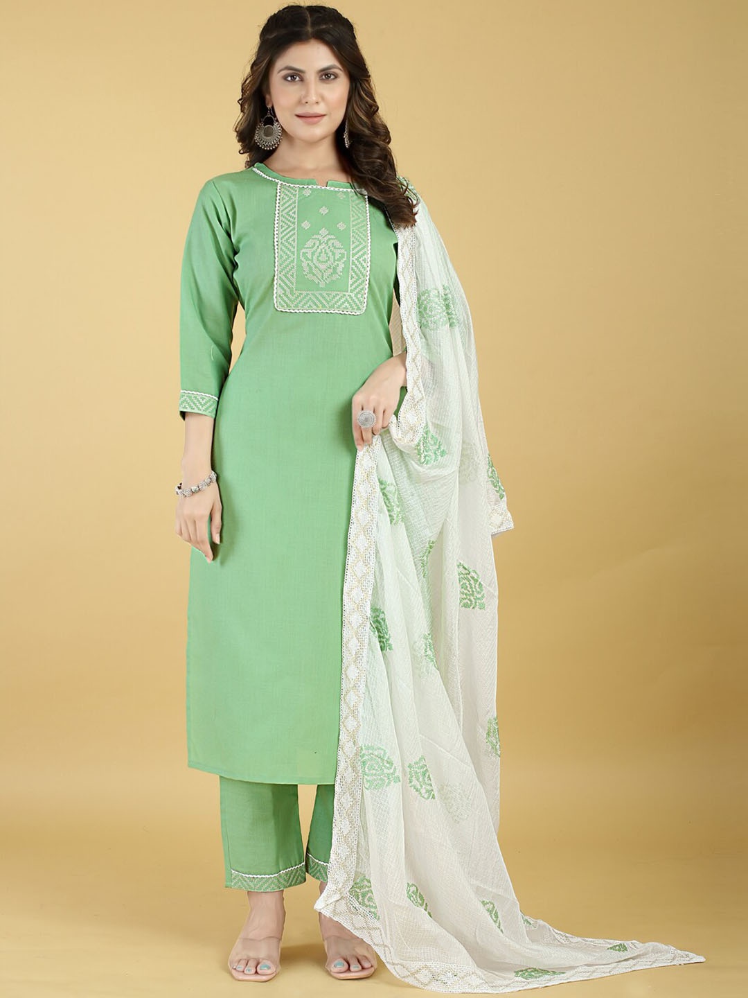 MINGORA Round Neck Embroidered Regular Thread Work Kurta Set, Green