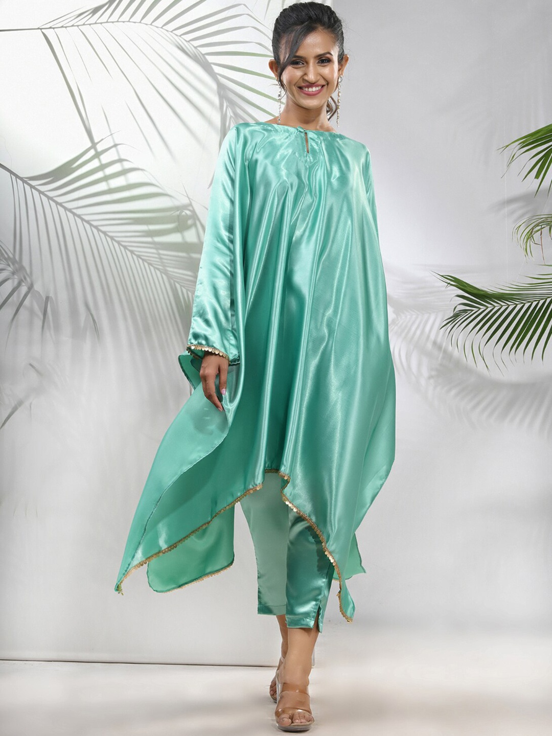 

Charukriti Keyhole Neck Kaftan With Trouser, Green