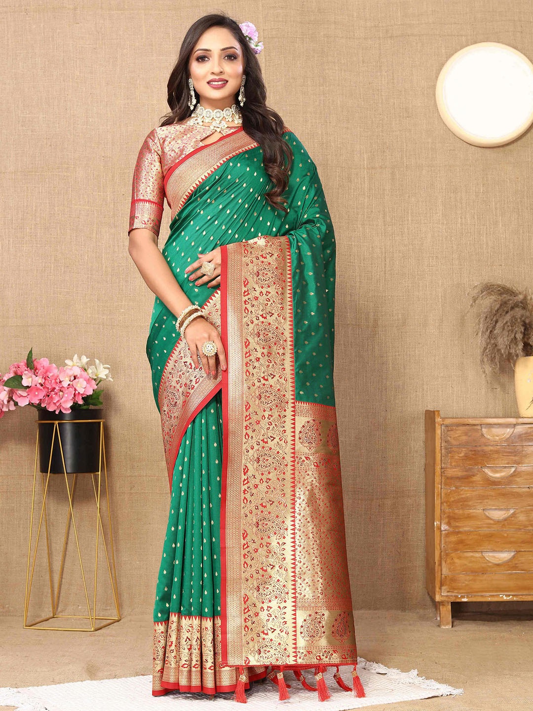 

ZILVIRA Ethnic Motifs Woven Design Zari Banarasi Saree, Green