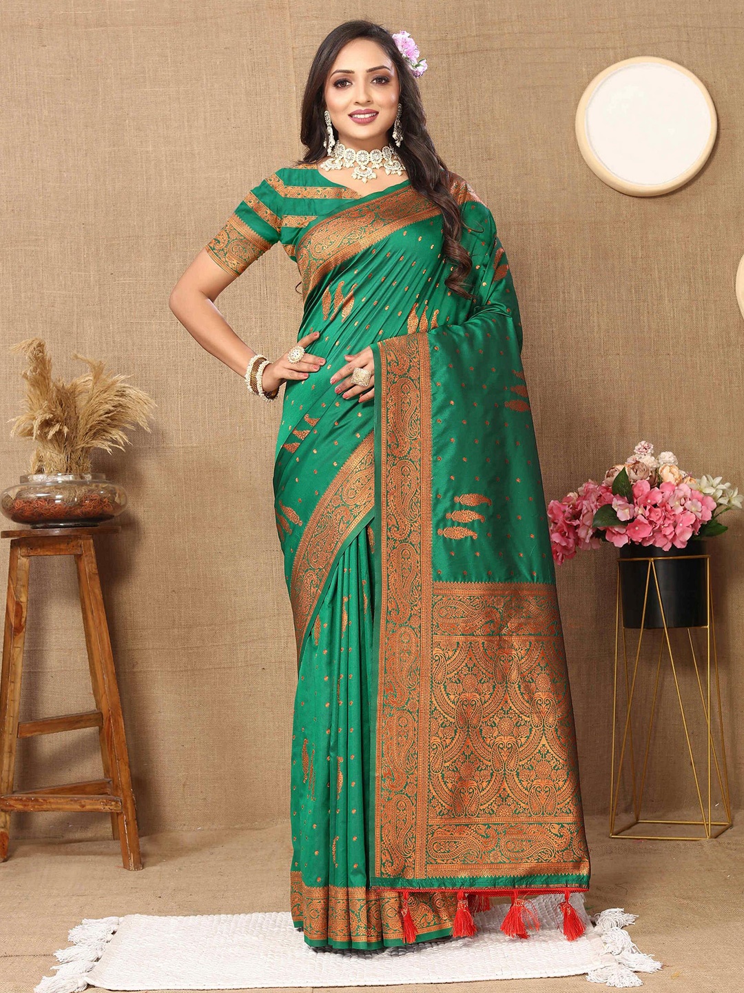 

ZILVIRA Woven Design Zari Heavy Work Banarasi Saree, Green