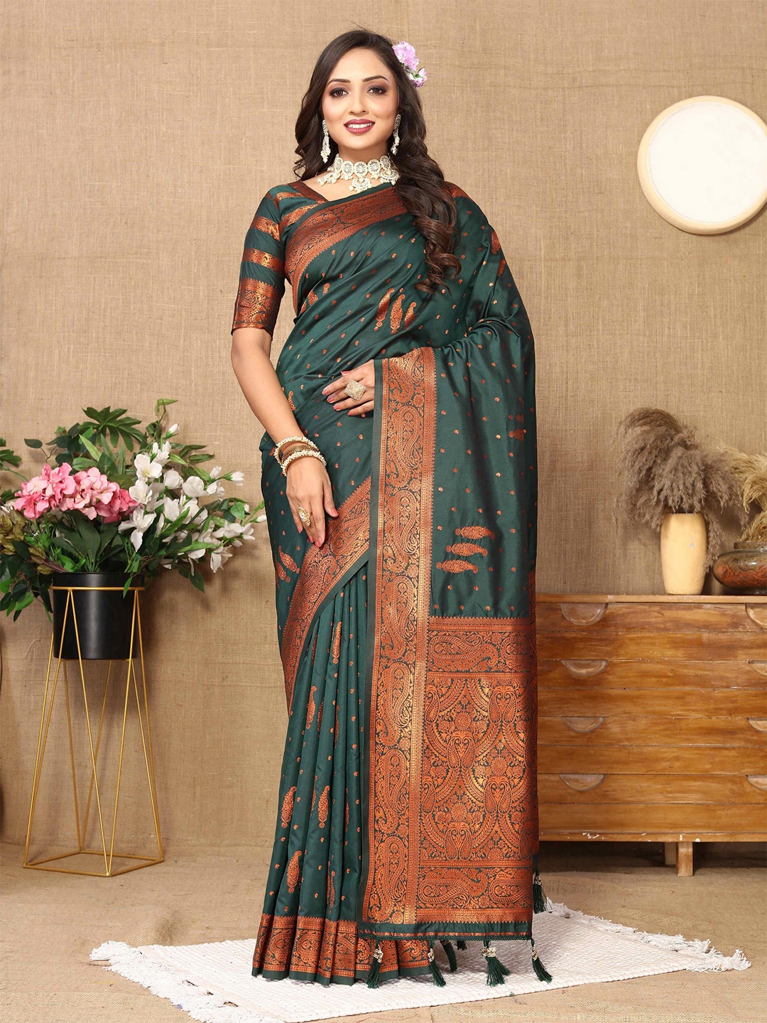 

ZILVIRA Woven Design Zari Banarasi Saree, Olive