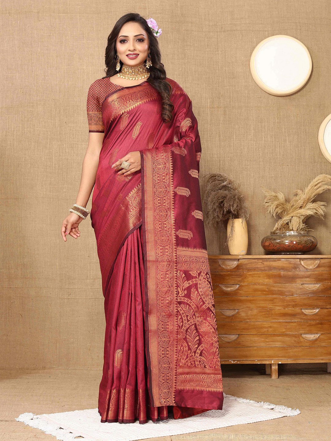 

ZILVIRA Woven Design Zari Banarasi Saree, Maroon