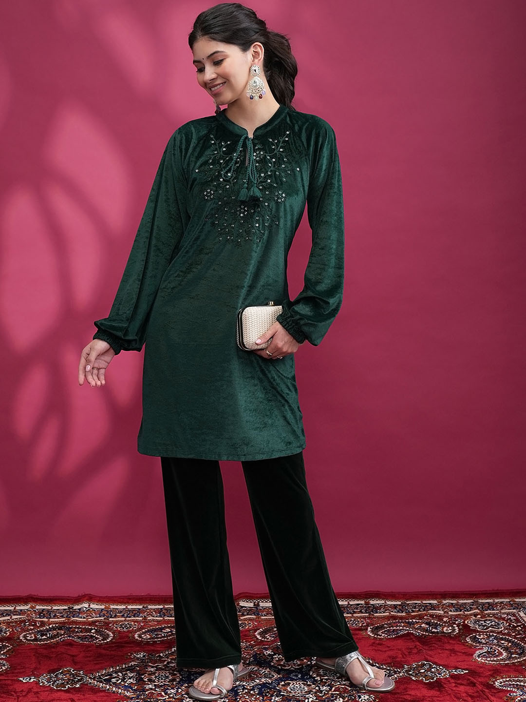 

Vishudh Floral Puff Sleeves Mandarin Collar Thread Work Kurta, Green