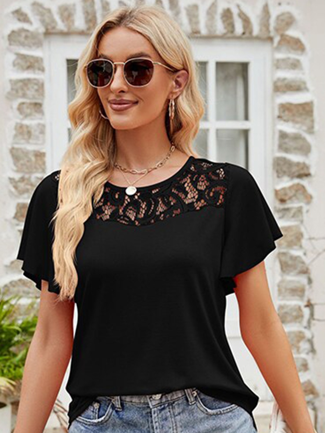 

StyleCast x Revolte Black Round Neck Short Sleeves Floral Top