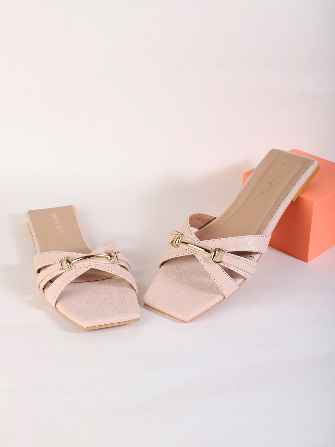

DressBerry Cream-Coloured Open Toe Flats