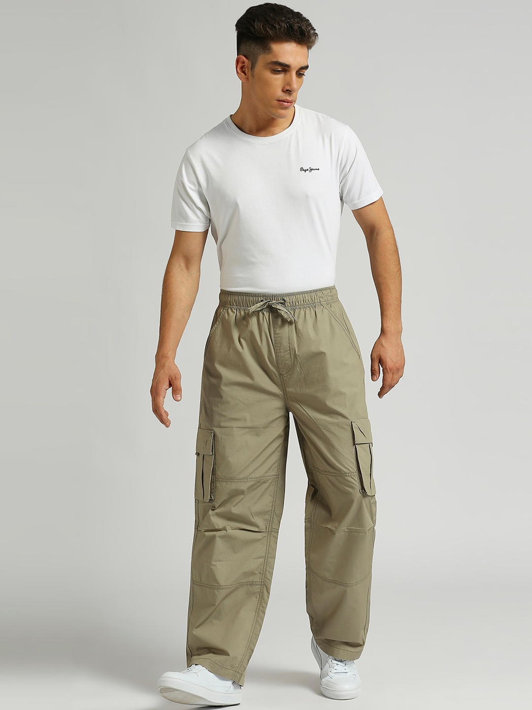 

Pepe Jeans Men Mid Rise Pure Cotton Cargos, Olive