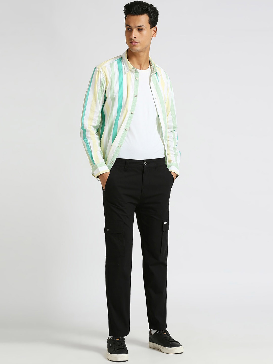 

Pepe Jeans Men Straight Fit Cargos, Black