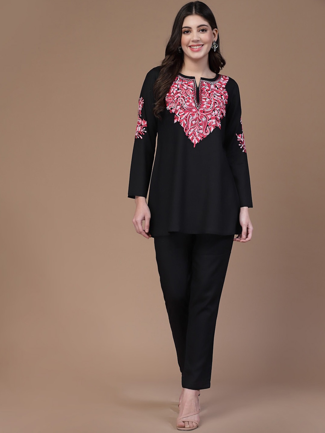 

Qazmi Ayesha Kashmiri Aari Embroidered Co-Ord Set, Black