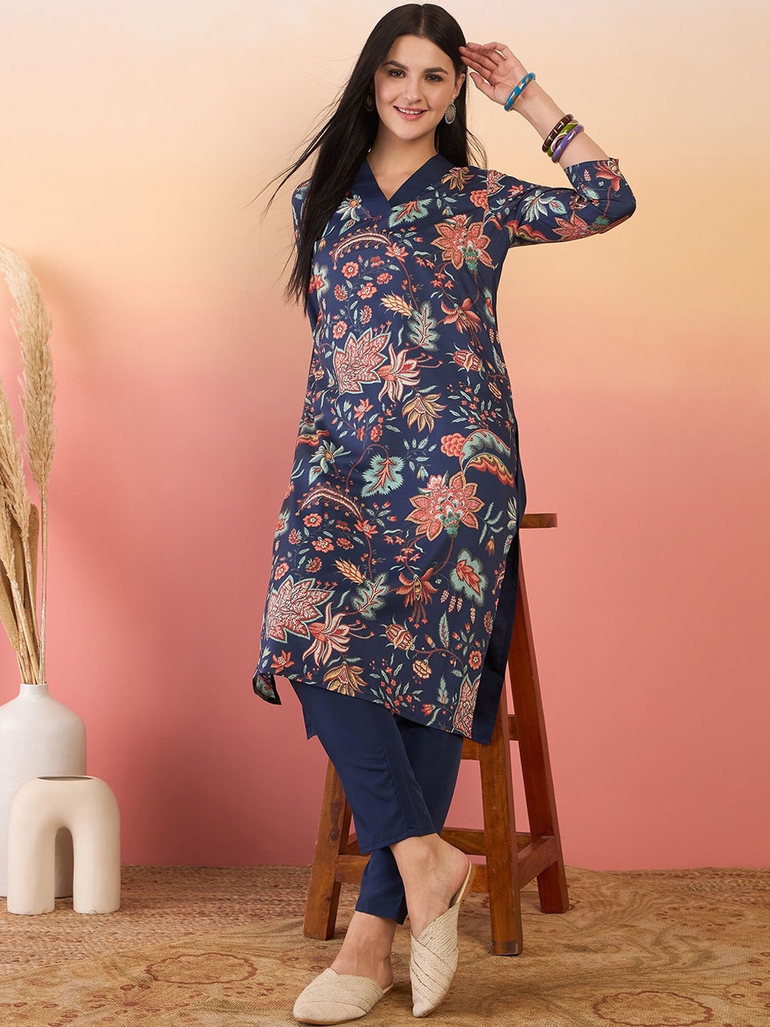 

Anouk Ethnic Motifs Printed V-Neck Straight Kurta With Trouser, Navy blue