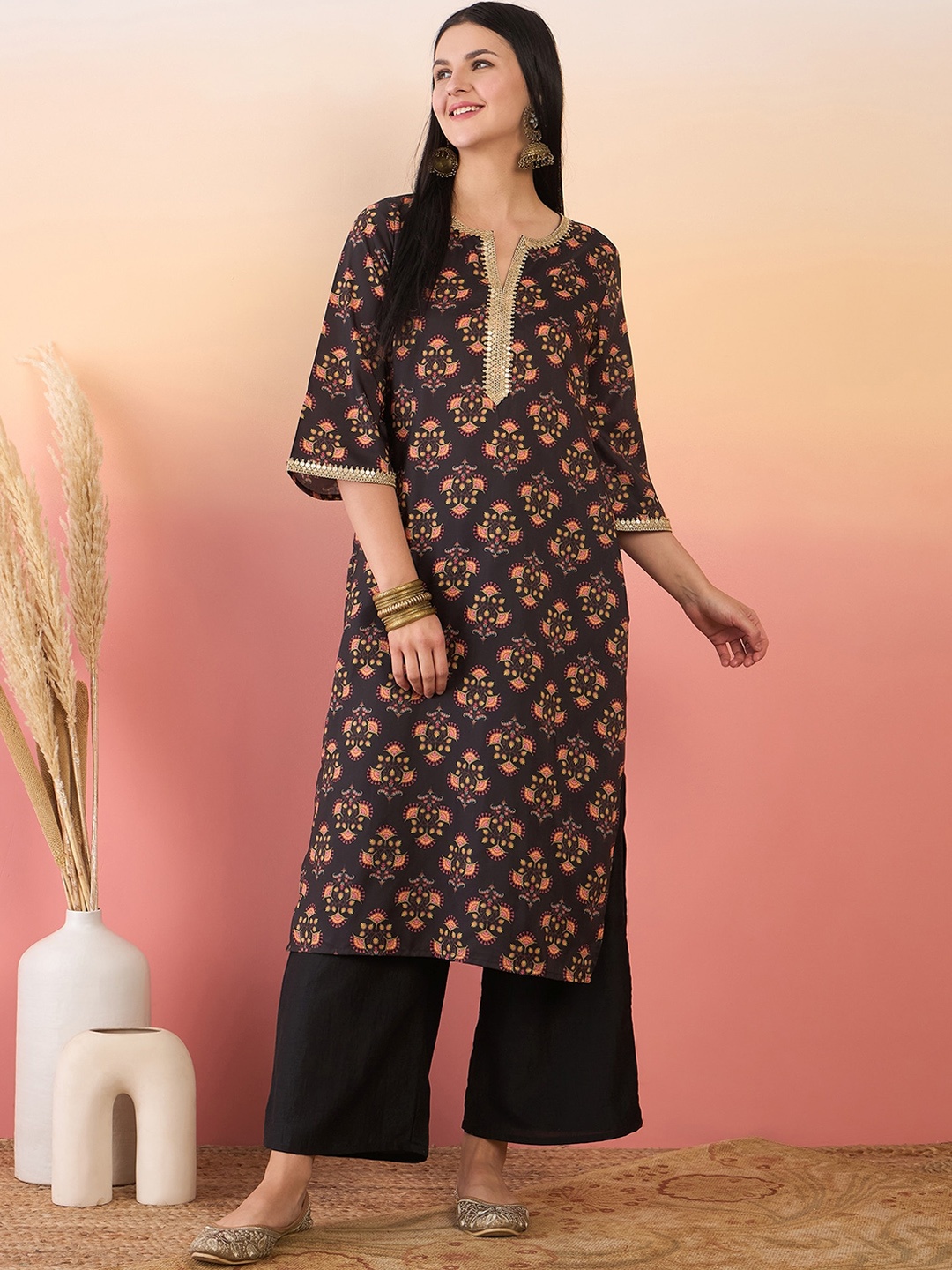 

Anouk Floral Printed Notch Neck Straight Kurta with Palazzos, Black