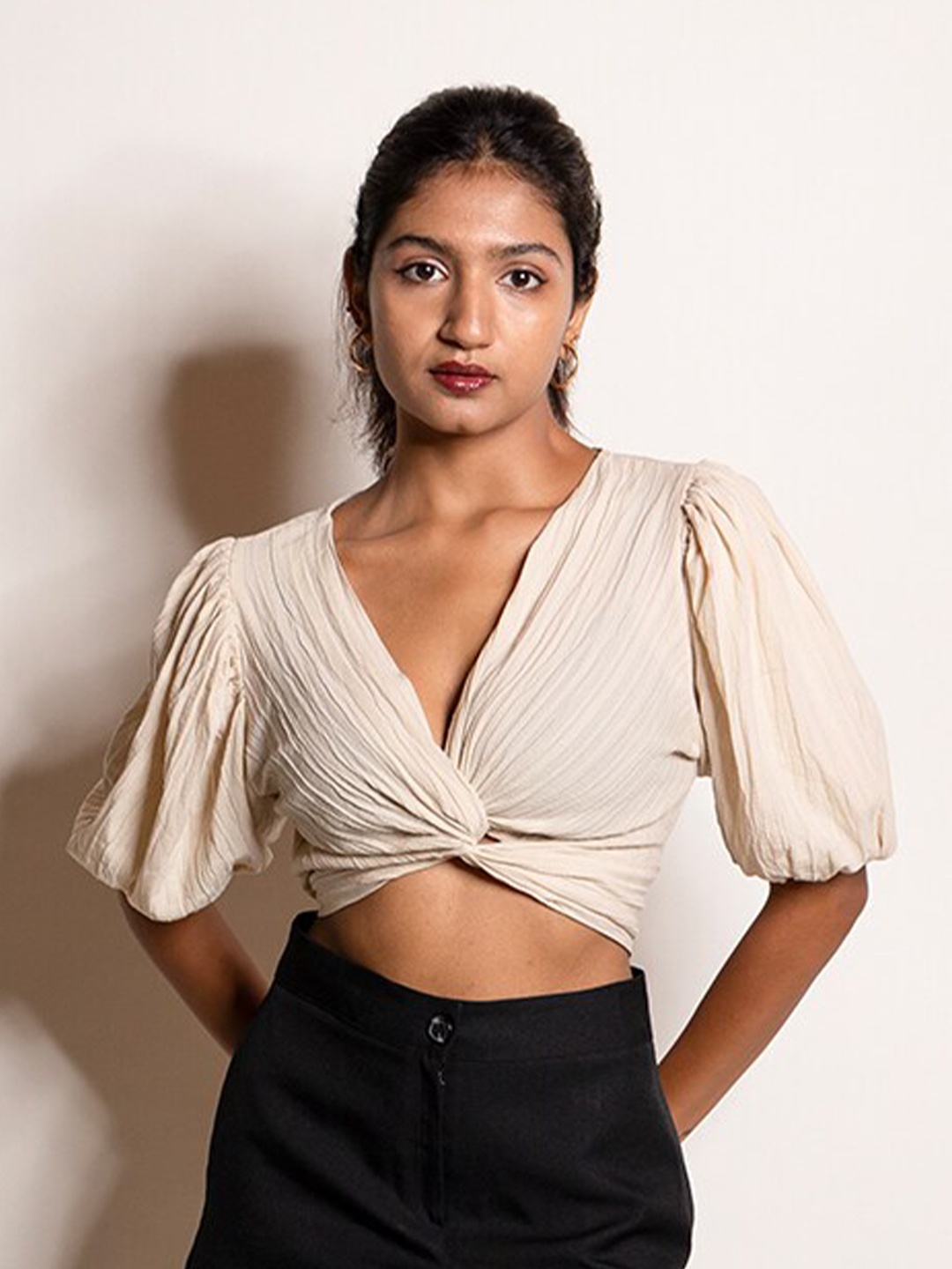 

Ostilos V Neck Short Puff Sleeves Crop Top, White