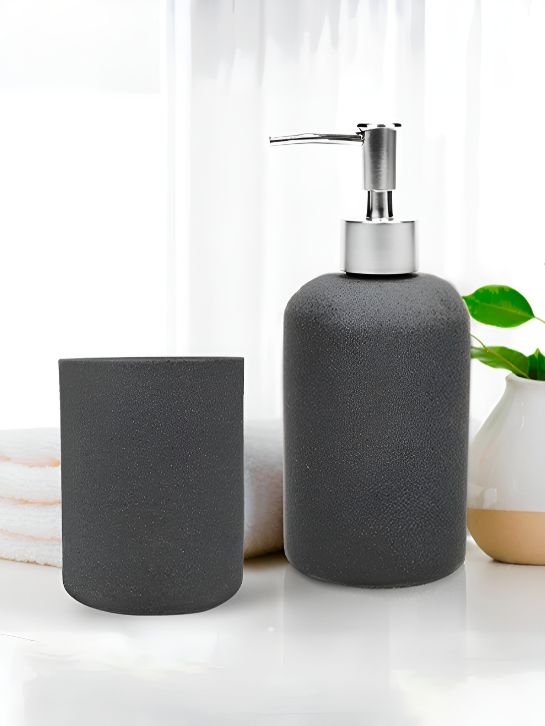 

Anko Grey 2 pieces Polyresin Bath Accessories Set