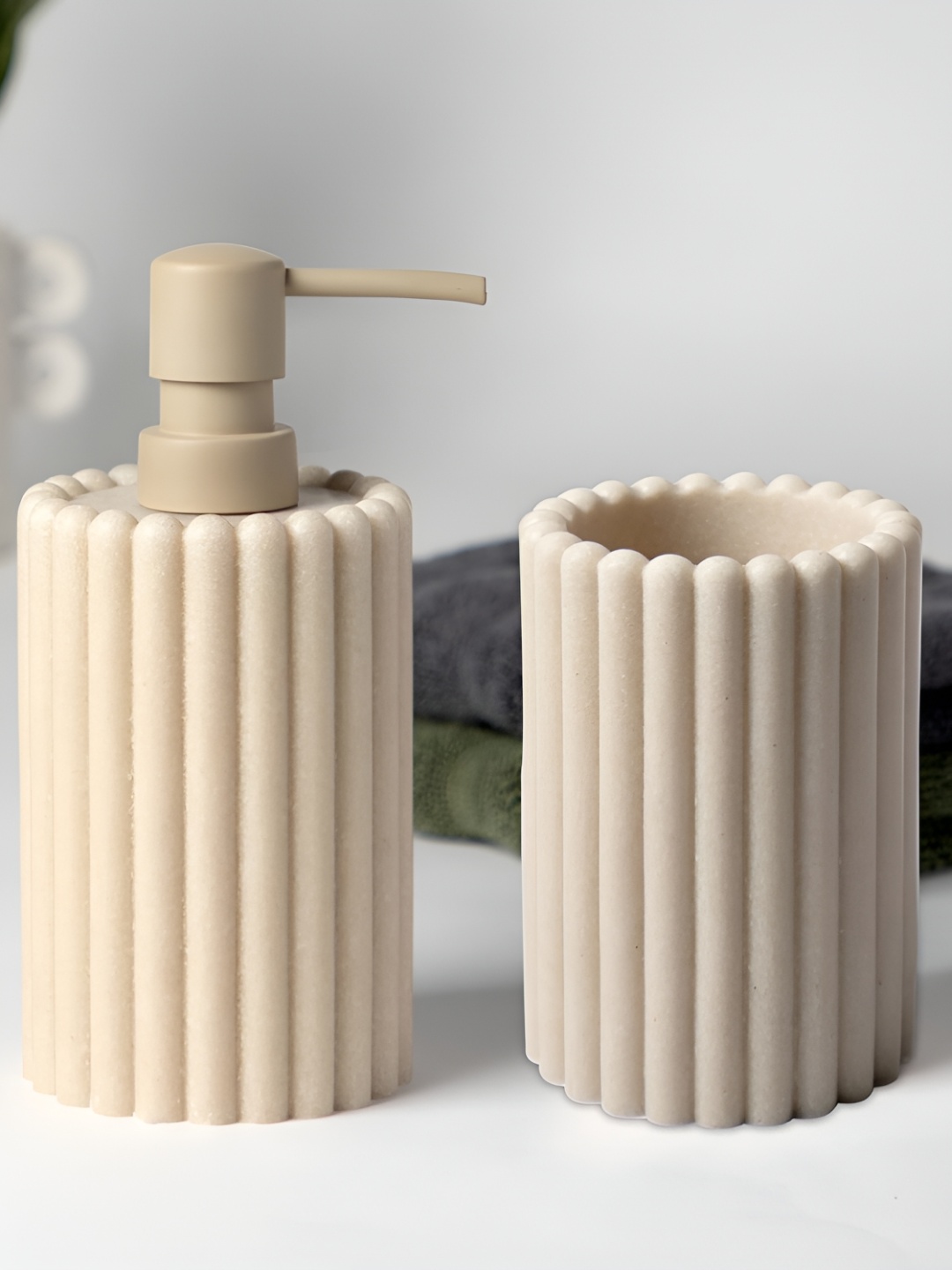 

Anko Beige 2 piece Striped Resin Bath Accessories Set