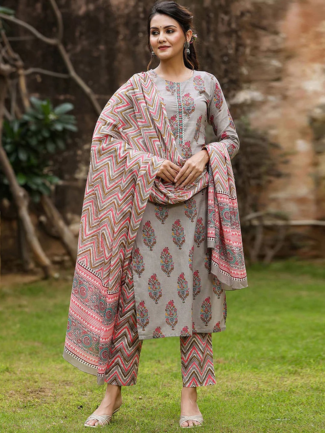 

KALINI Round Neck Floral Printed Regular Kurta with Trousers & Dupatta, Grey