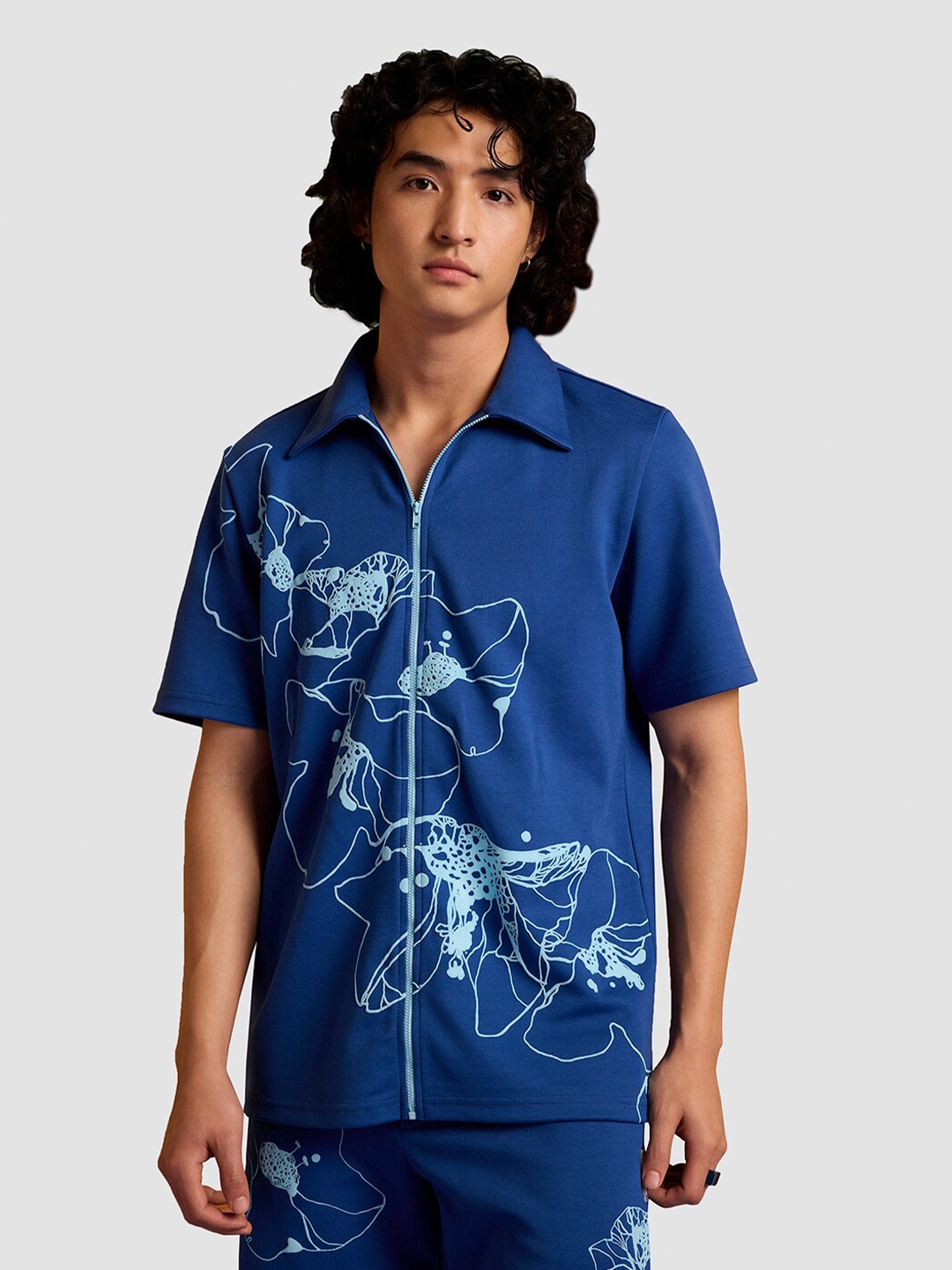 

Muvazo Sunbeam Spect'rum Comfort Fit Floral Printed Casual Cotton Shirt, Blue