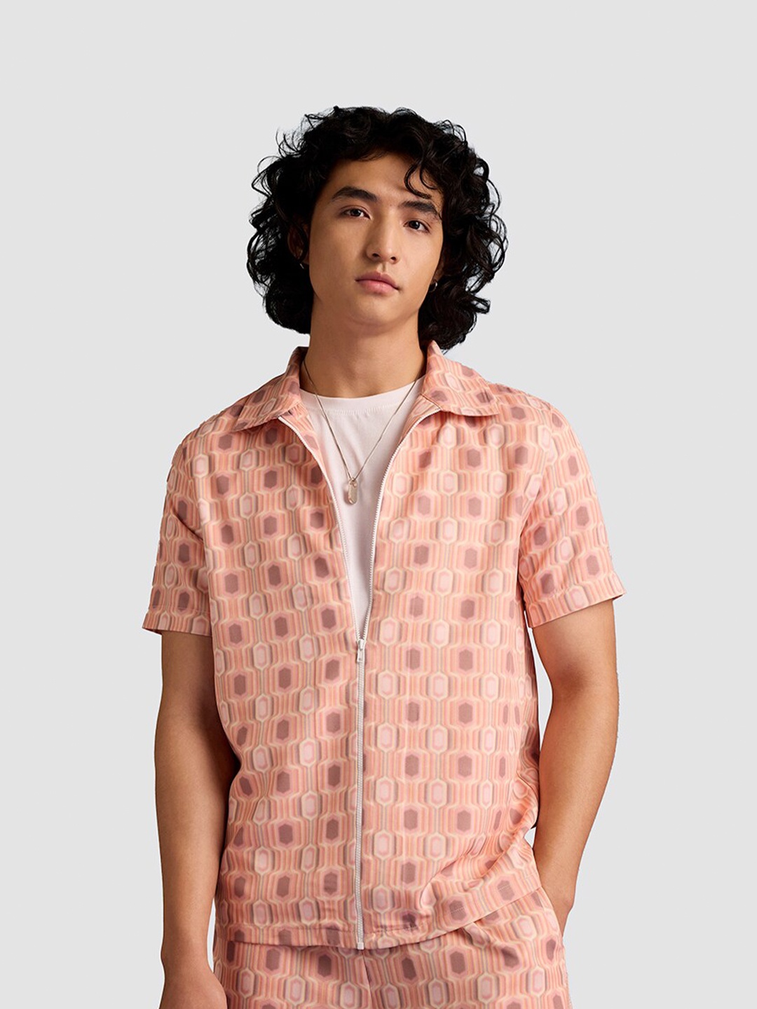 Muvazo Geometric Printed Comfort Casual Shirt, Coral