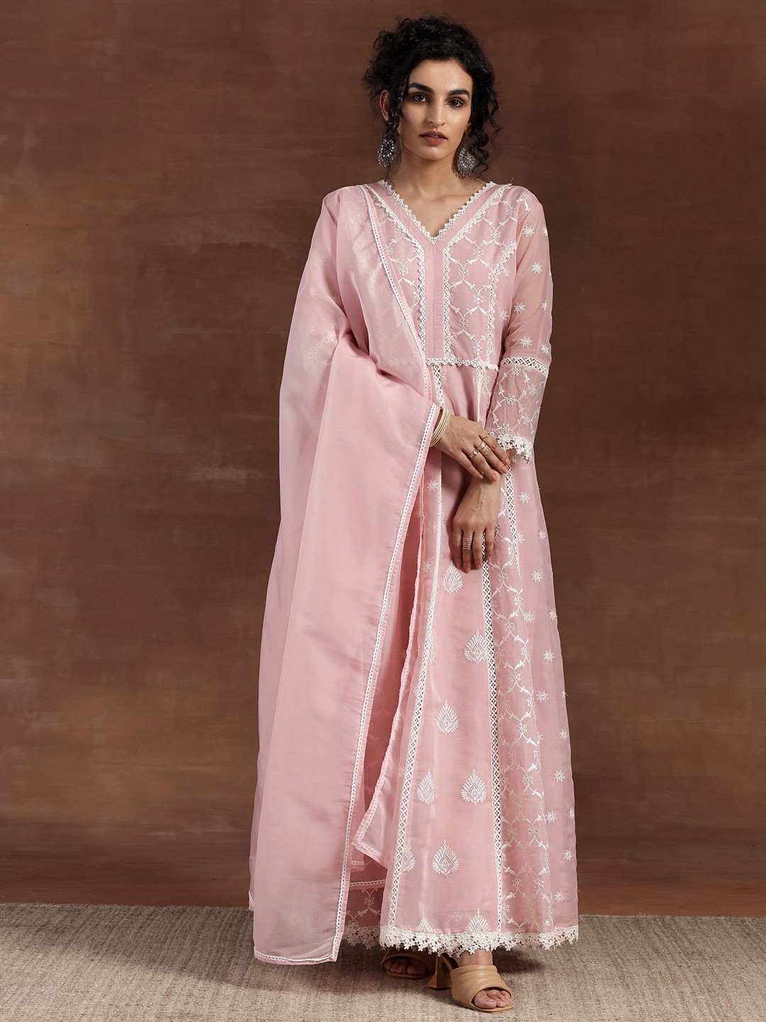 Libas Floral Embroidered V-Neck Three-Quarter Sleeves Thread Work Kurta Set, Pink