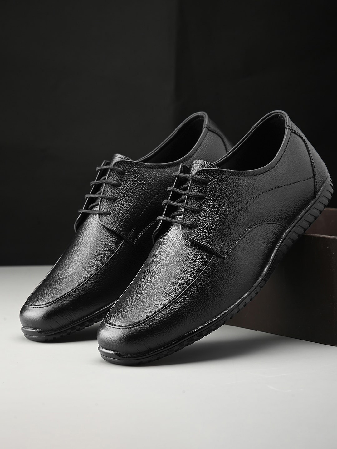 

Fentacia Men Textured Leather Formal Derbys, Black