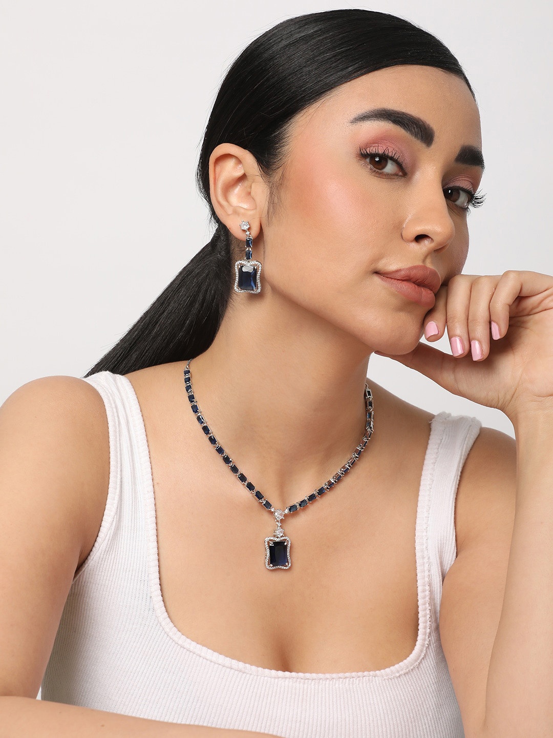 

Niska American Diamond Studded Jewellery Set, Silver