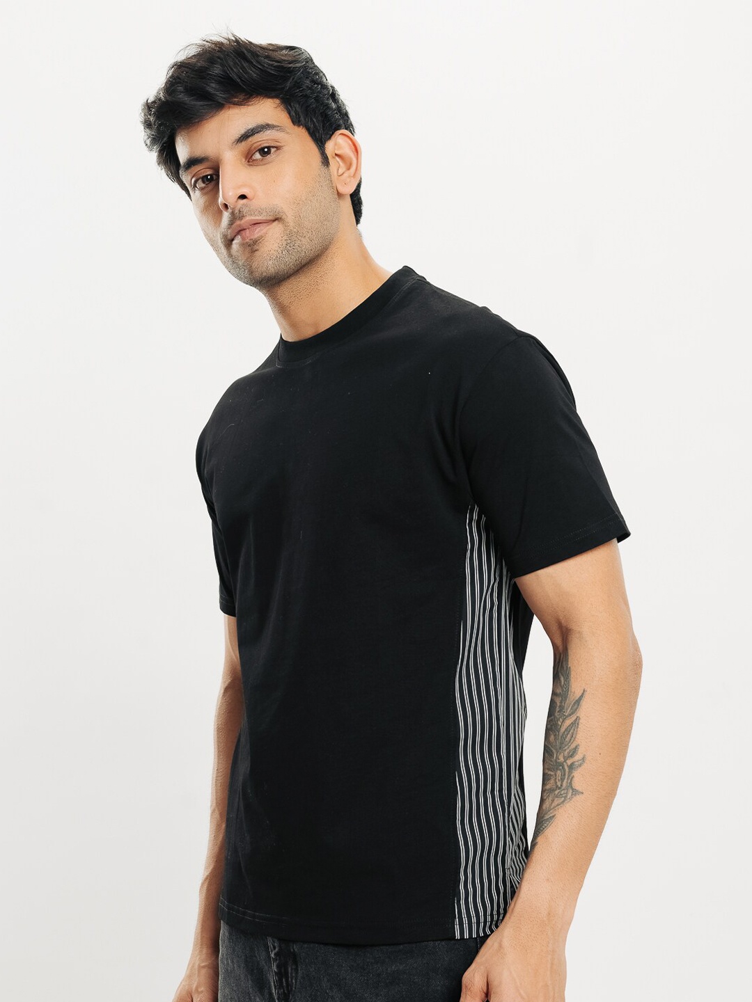 

FREAKINS Men Pockets T-shirt, Black