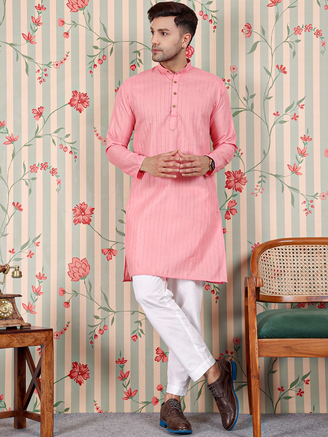 

Ode by House of Pataudi Striped Mandarin Collar Straight Kurta, Pink