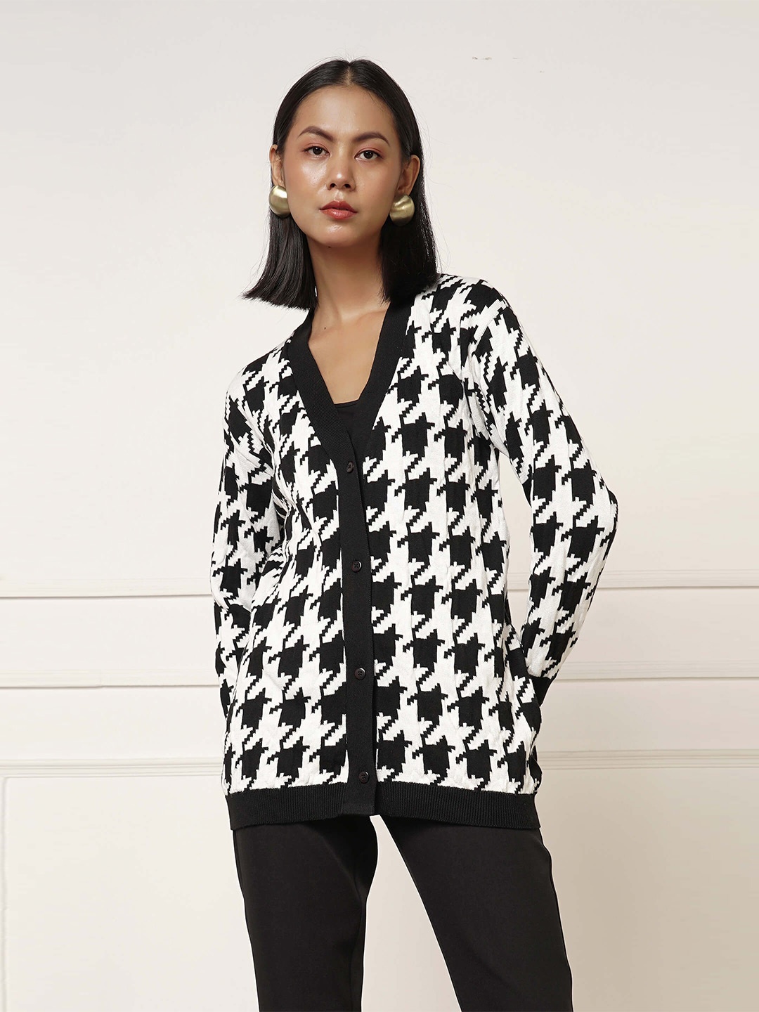 

SALT ATTIRE Abstract Printed V-Neck Long Sleeves Woollen Cardigan Sweater, Black