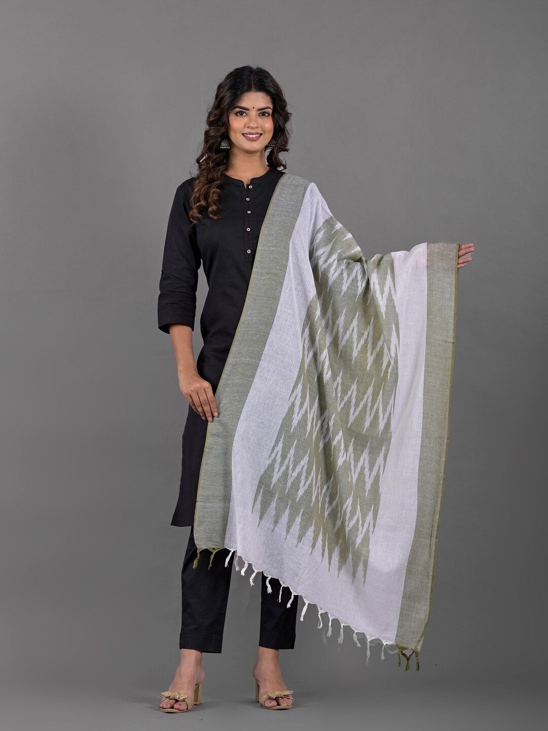 

Apratim Geometric Woven Design Cotton Dupatta, Grey