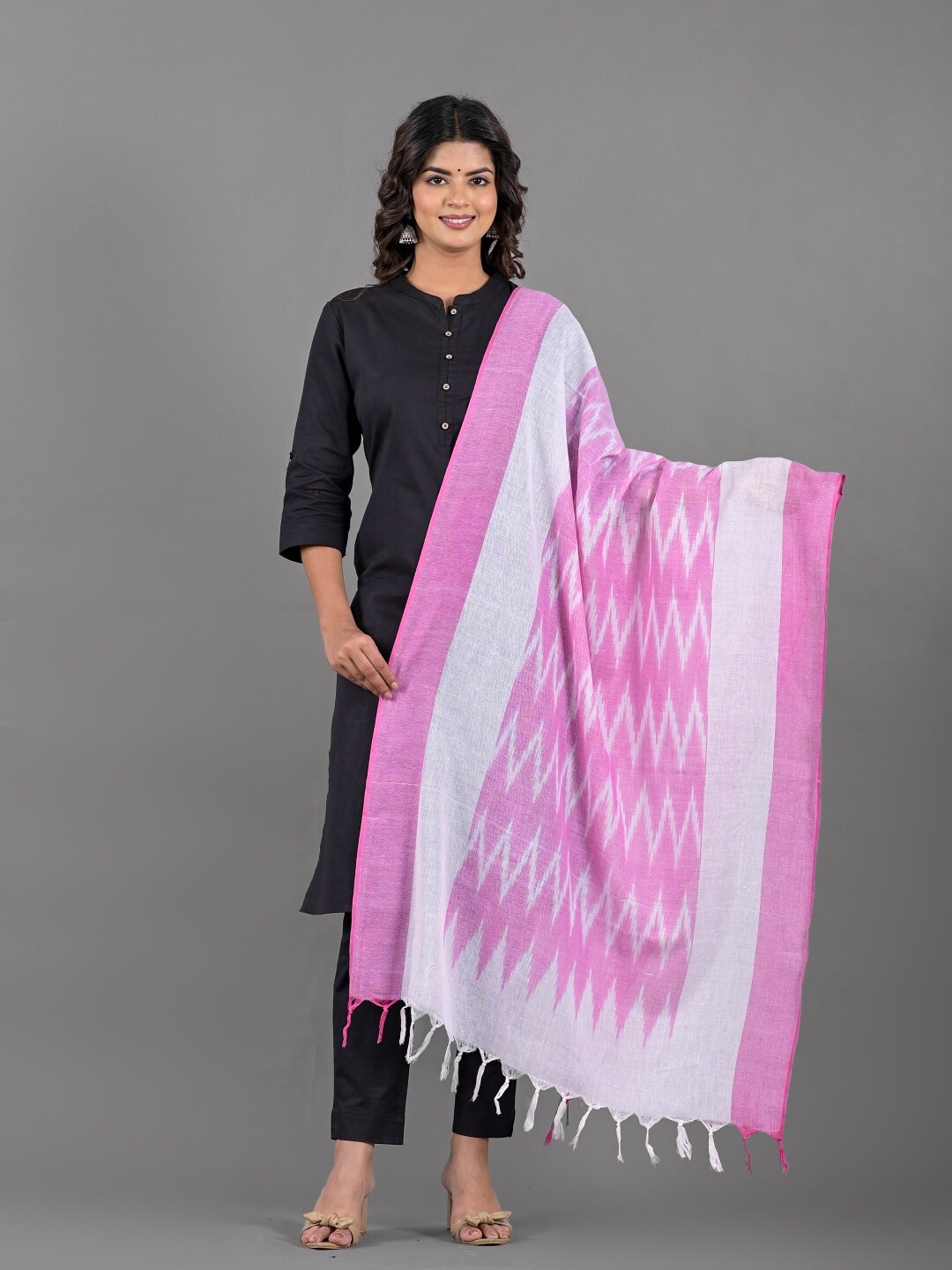 

Apratim Geometric Printed Cotton Tasseled Dupatta, Pink