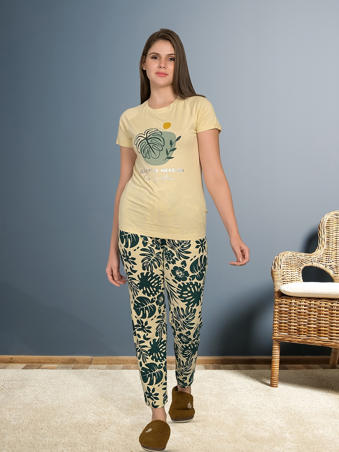 

MAYSIXTY Geometric Printed T-shirt With Pyjamas, Beige