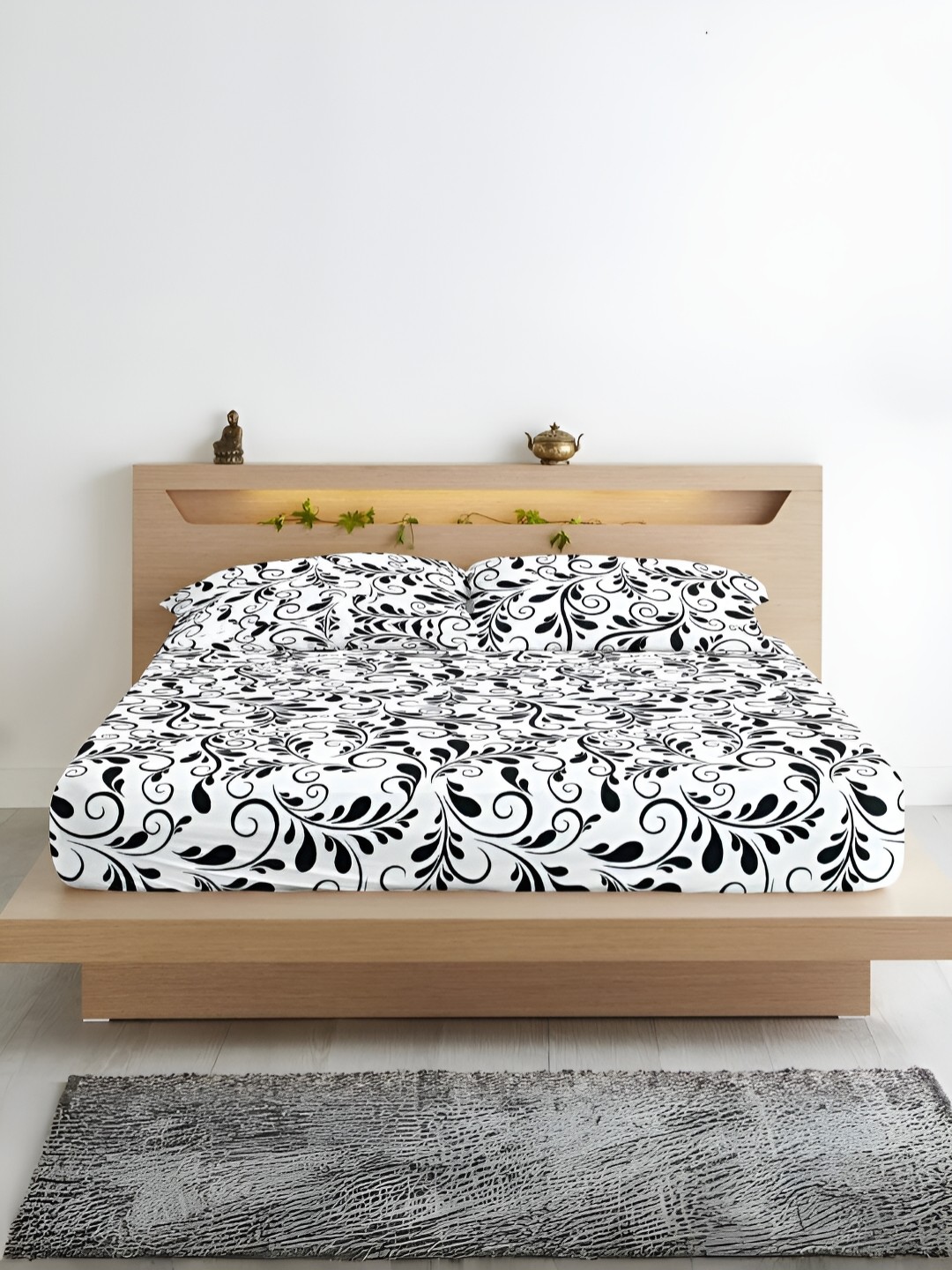 

Aurave Black & White Floral Microfiber 210 TC Fitted King Bedsheet With 2 Pillow Covers