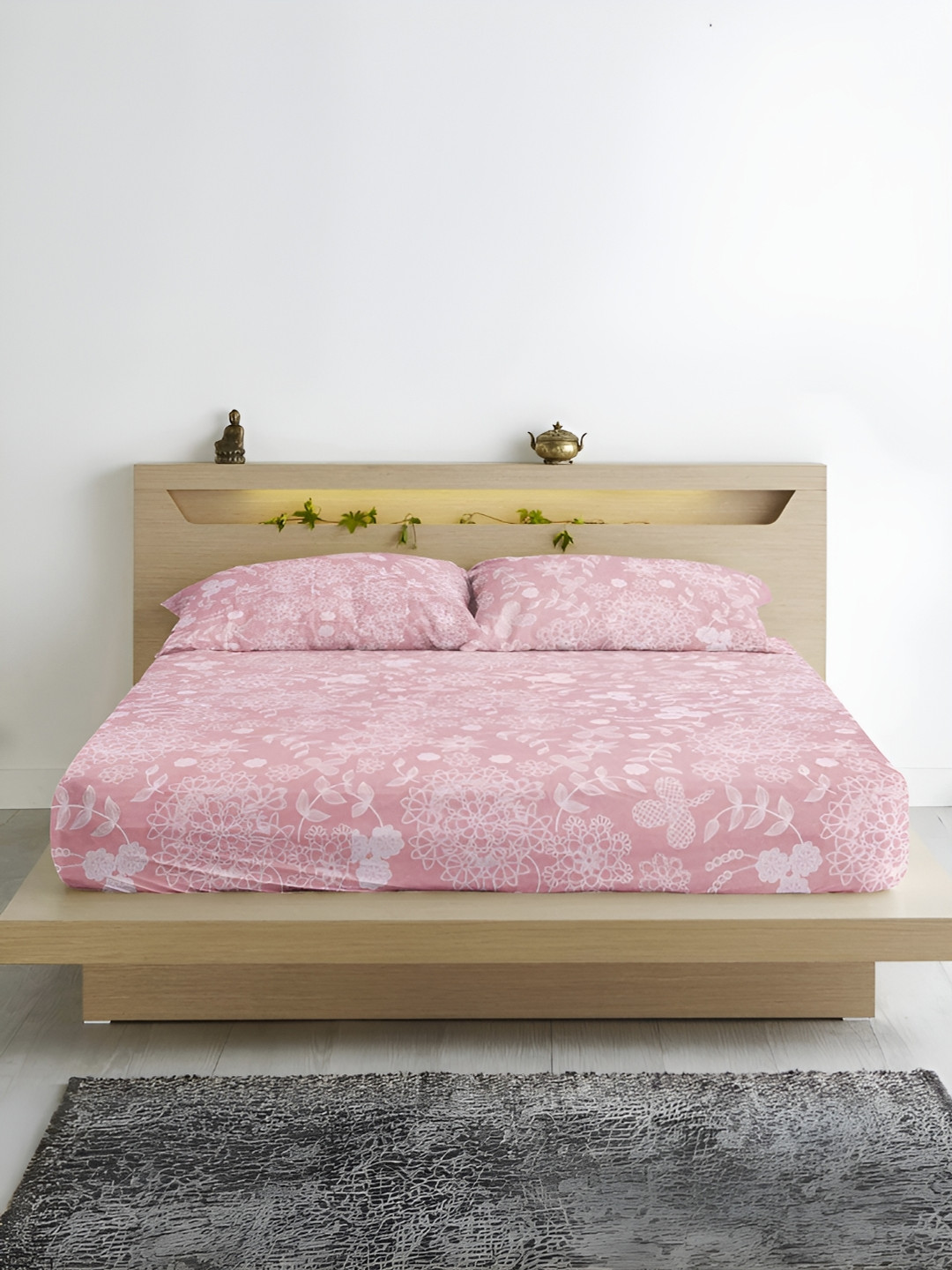 

Aurave Peach & White Floral Microfiber 210 TC Fitted King Bedsheet With 2 Pillow Covers